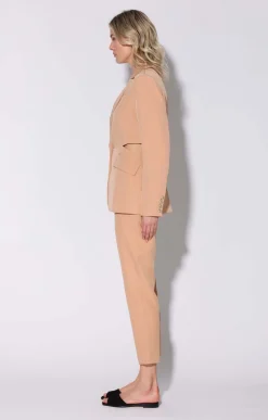 Felicia Blazer, Dune-Suiting><noscript><img width=