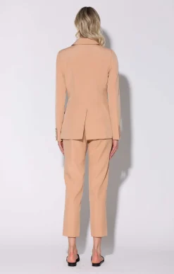 Felicia Blazer, Dune-Suiting><noscript><img width=