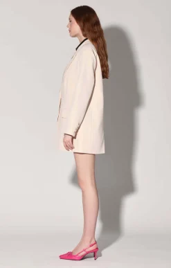 Kira Blazer, Bone><noscript><img width=